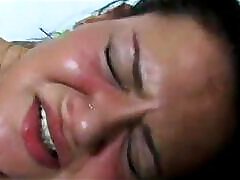 Pretty brunette screams when deflowers Anaal