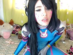 DVA COSPLAY SPEELT MET HAAR KUTJE EN LIKKEN DE MEKA