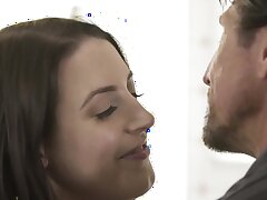 Angela White geboord door Lover Over de keuken.